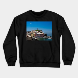 View on the cliff town of Vernazza, one of the colorful Cinque Terre on the Italian west coast Crewneck Sweatshirt